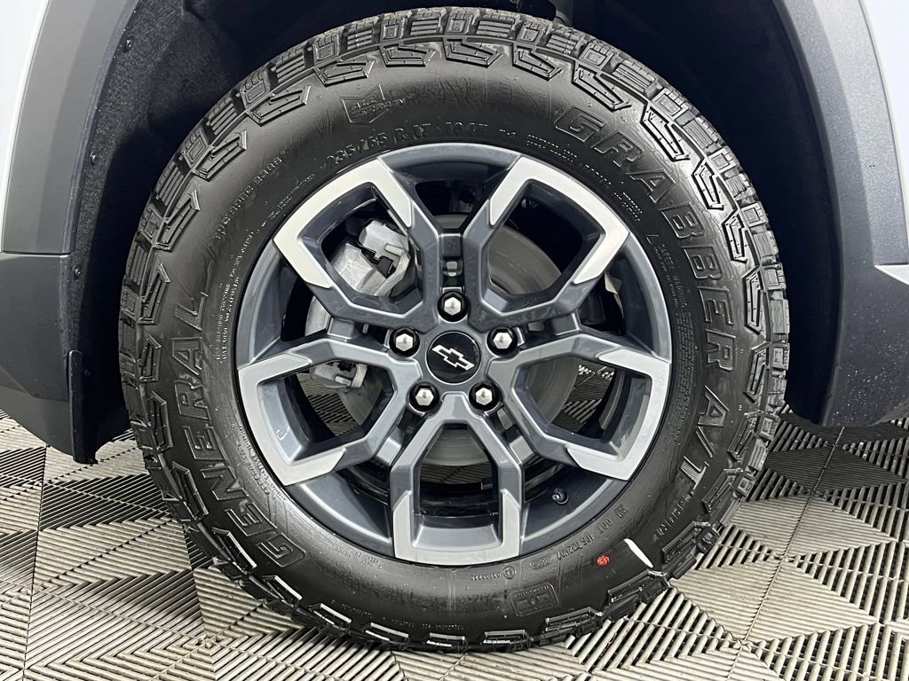 New 2026 Chevrolet Equinox ACTIV w/ Convenience Package III image 16