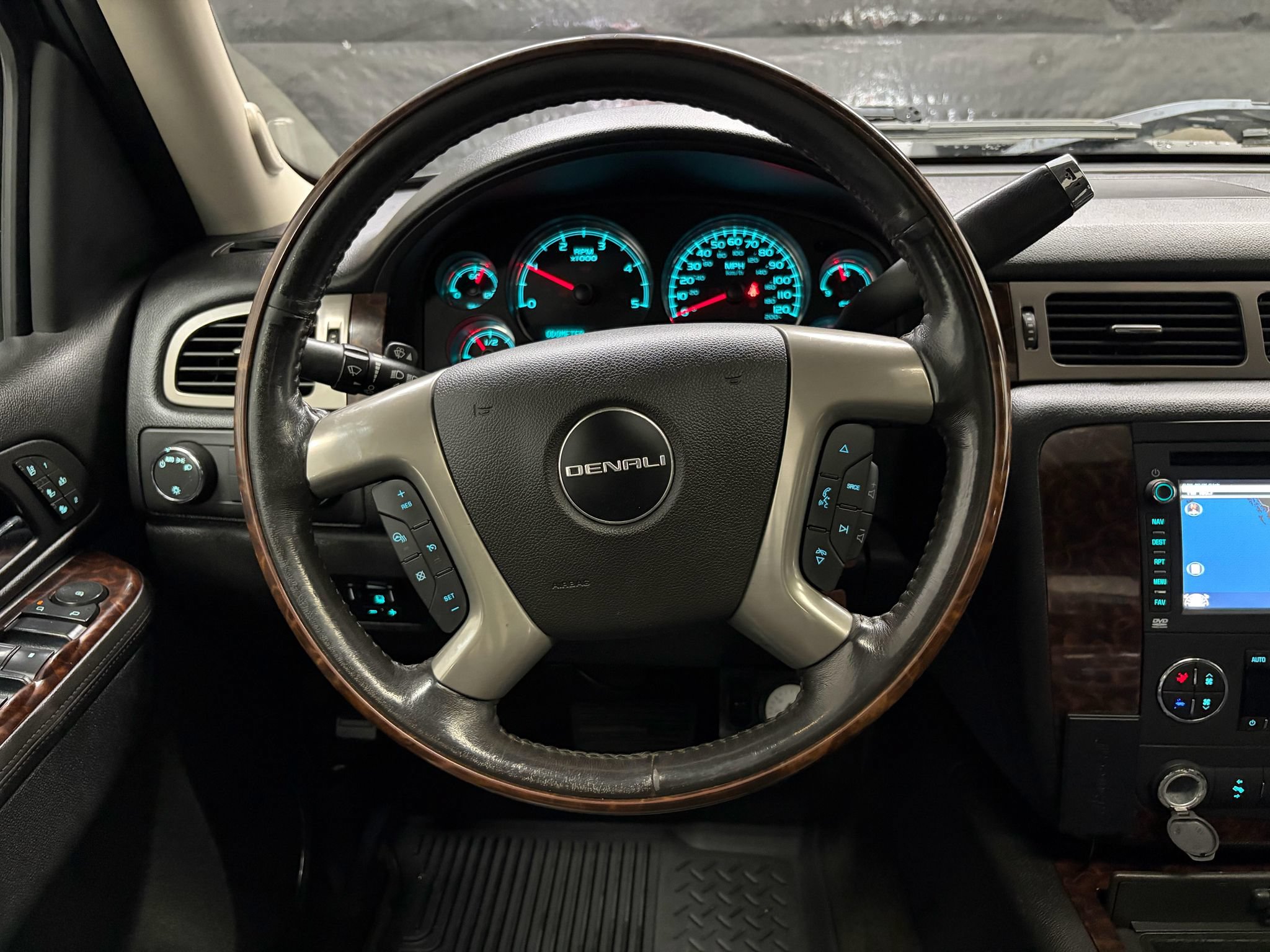 Used 2013 GMC Sierra 3500 Denali AWD/4WD image 11