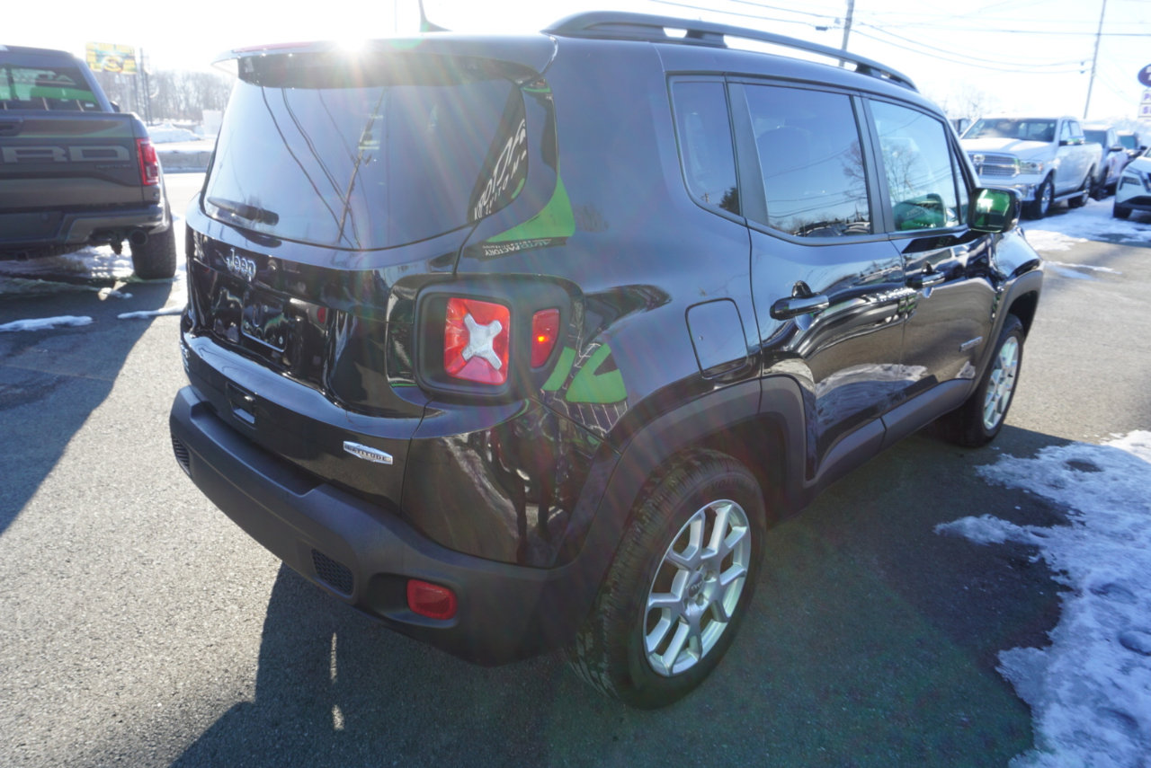 Used 2020 Jeep Renegade Latitude w/ Cold Weather Group image 4