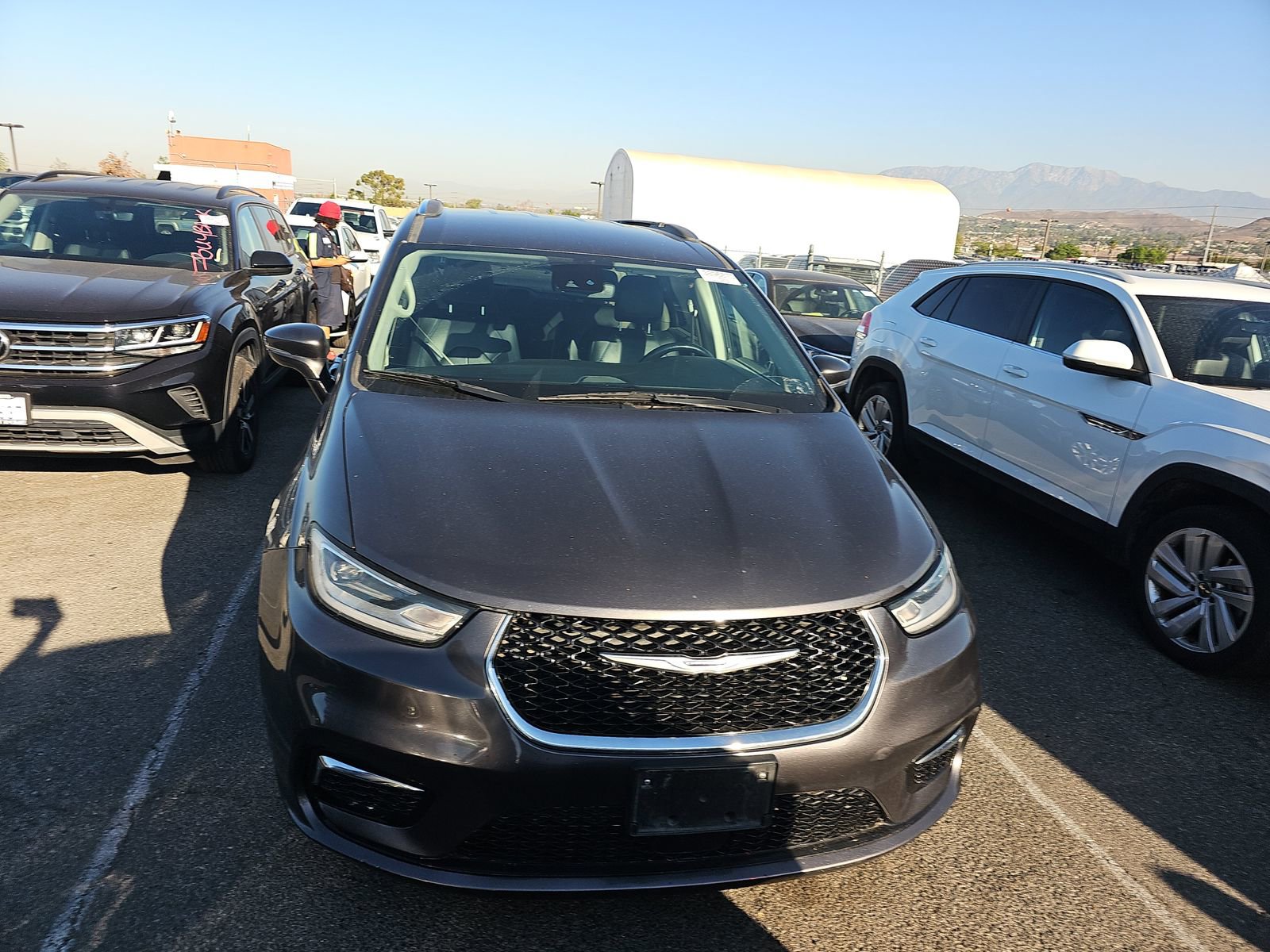 Used 2021 Chrysler Pacifica Touring-L image 2