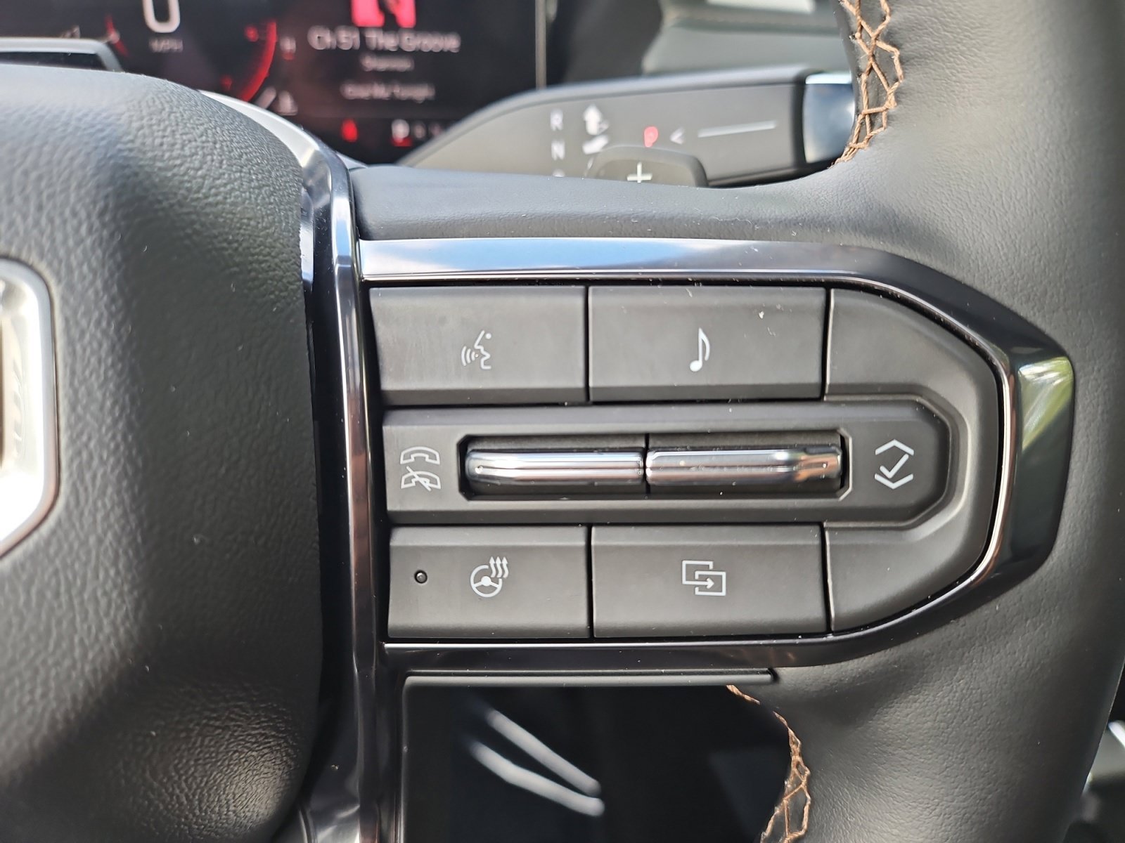 Used 2025 GMC Acadia AT4 w/ Super Cruise Package AWD/4WD image 30