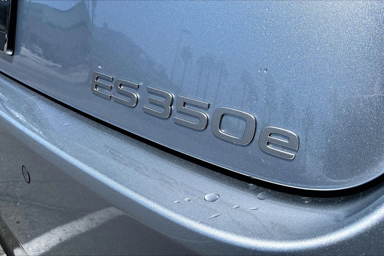 New 2026 Lexus ES 350e w/ Convenience Package FWD image 8