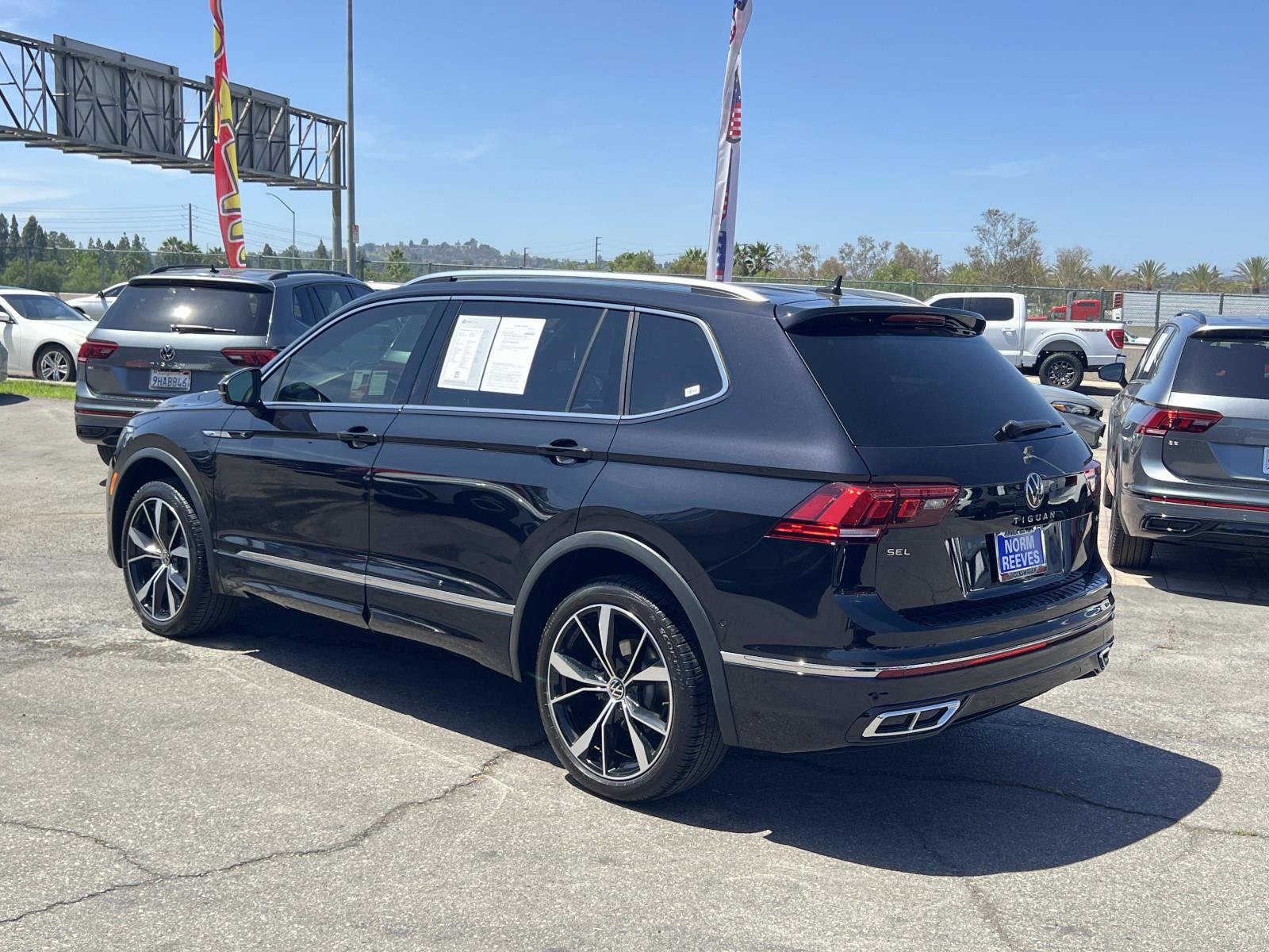 Certified 2024 Volkswagen Tiguan SEL R-Line AWD/4WD image 3