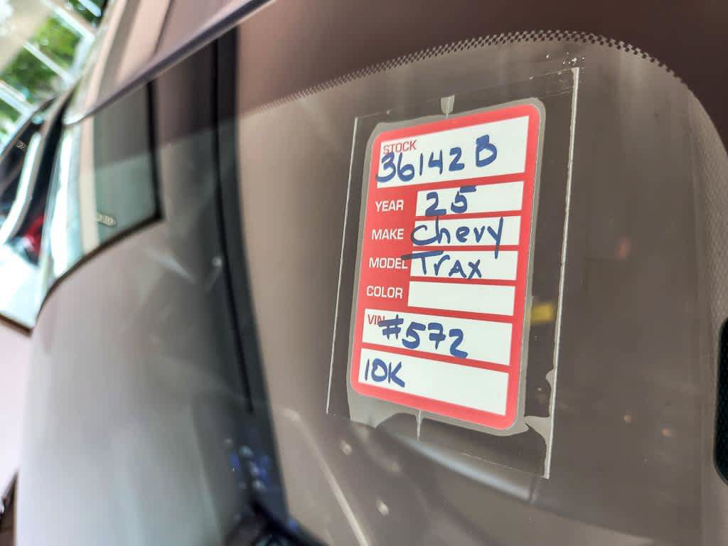 Used 2025 Chevrolet Trax RS w/ Sunroof Package FWD image 28