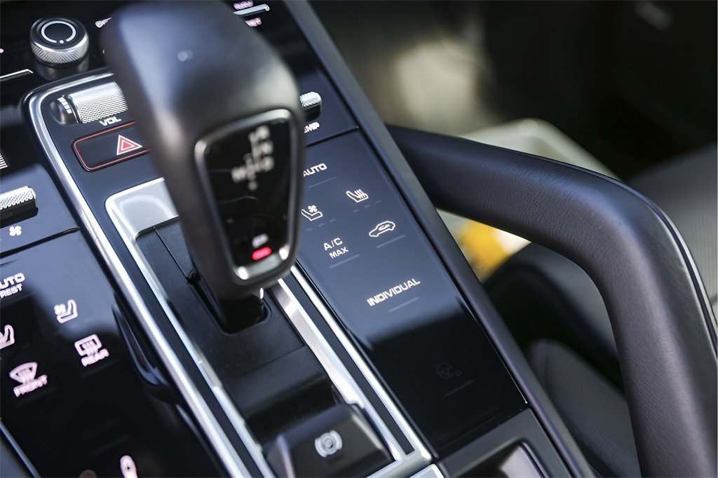 Used 2022 Porsche Cayenne Platinum Edition image 23