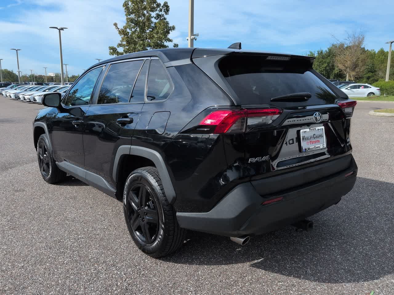Certified 2023 Toyota RAV4 LE AWD/4WD image 4