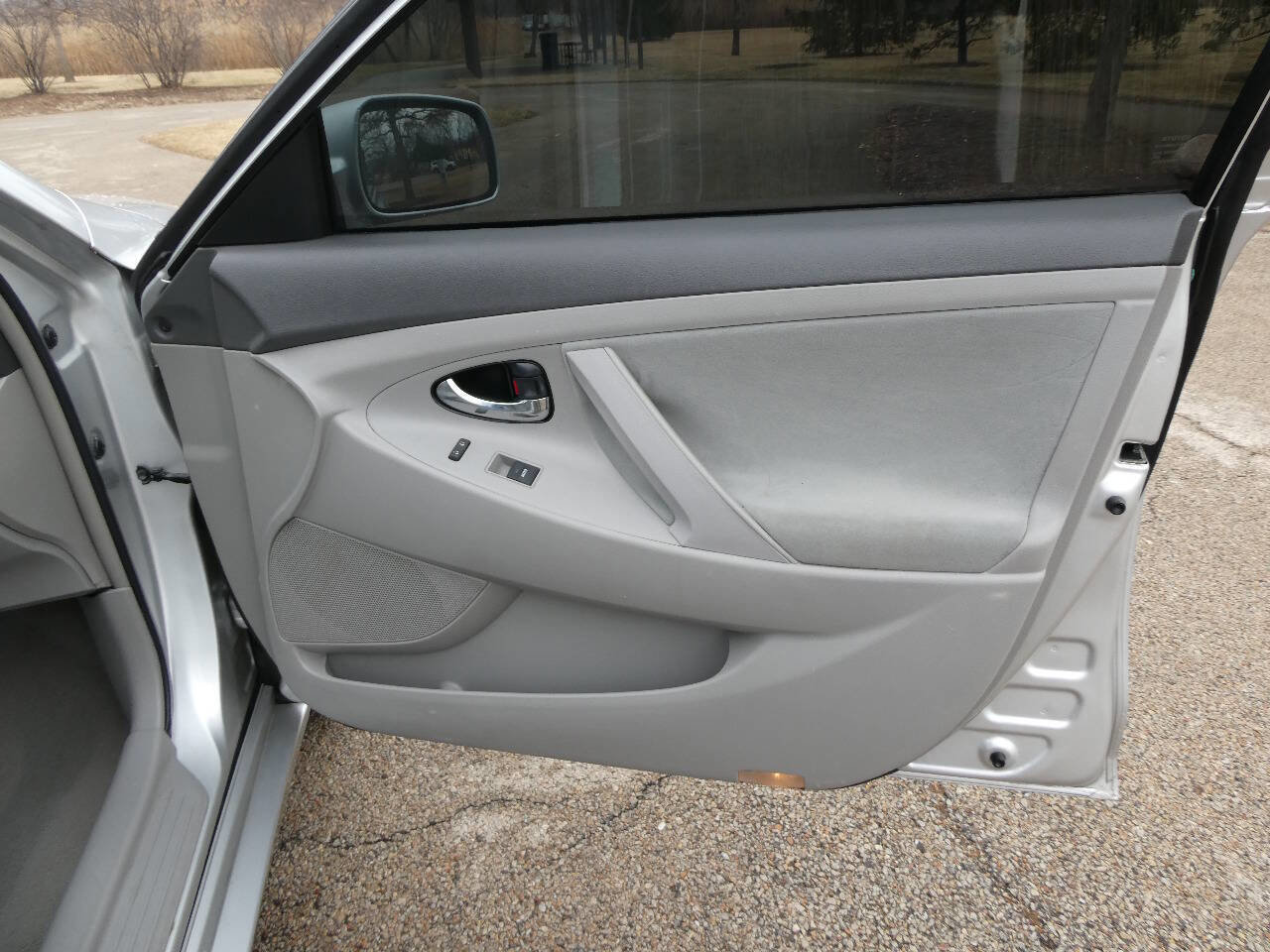 Used 2011 Toyota Camry LE w/ LE Extra-Value Pkg image 23