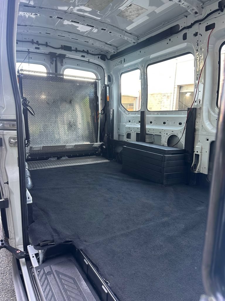 Used 2023 Ford E-Transit Medium Roof RWD image 27