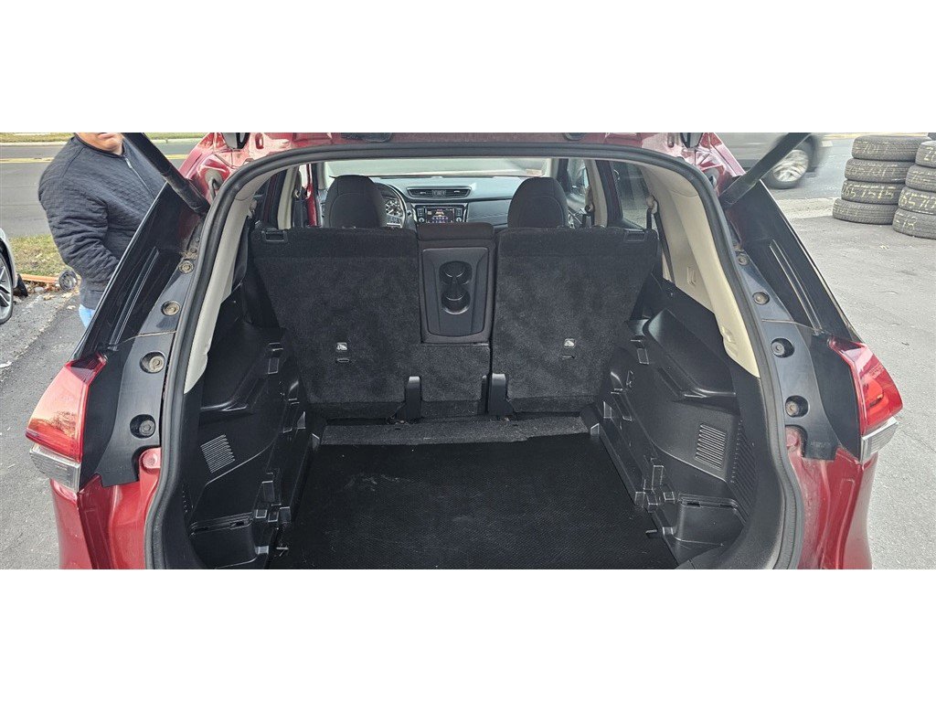 Used 2018 Nissan Rogue SV image 9