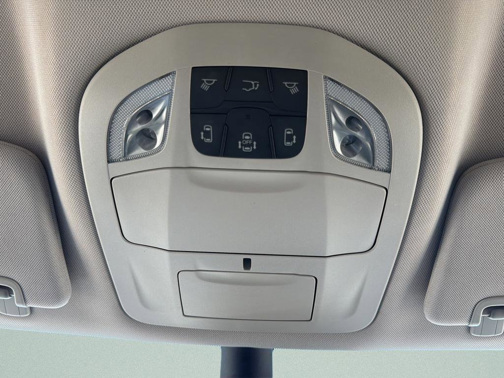 Used 2023 Chrysler Pacifica Touring-L FWD image 26