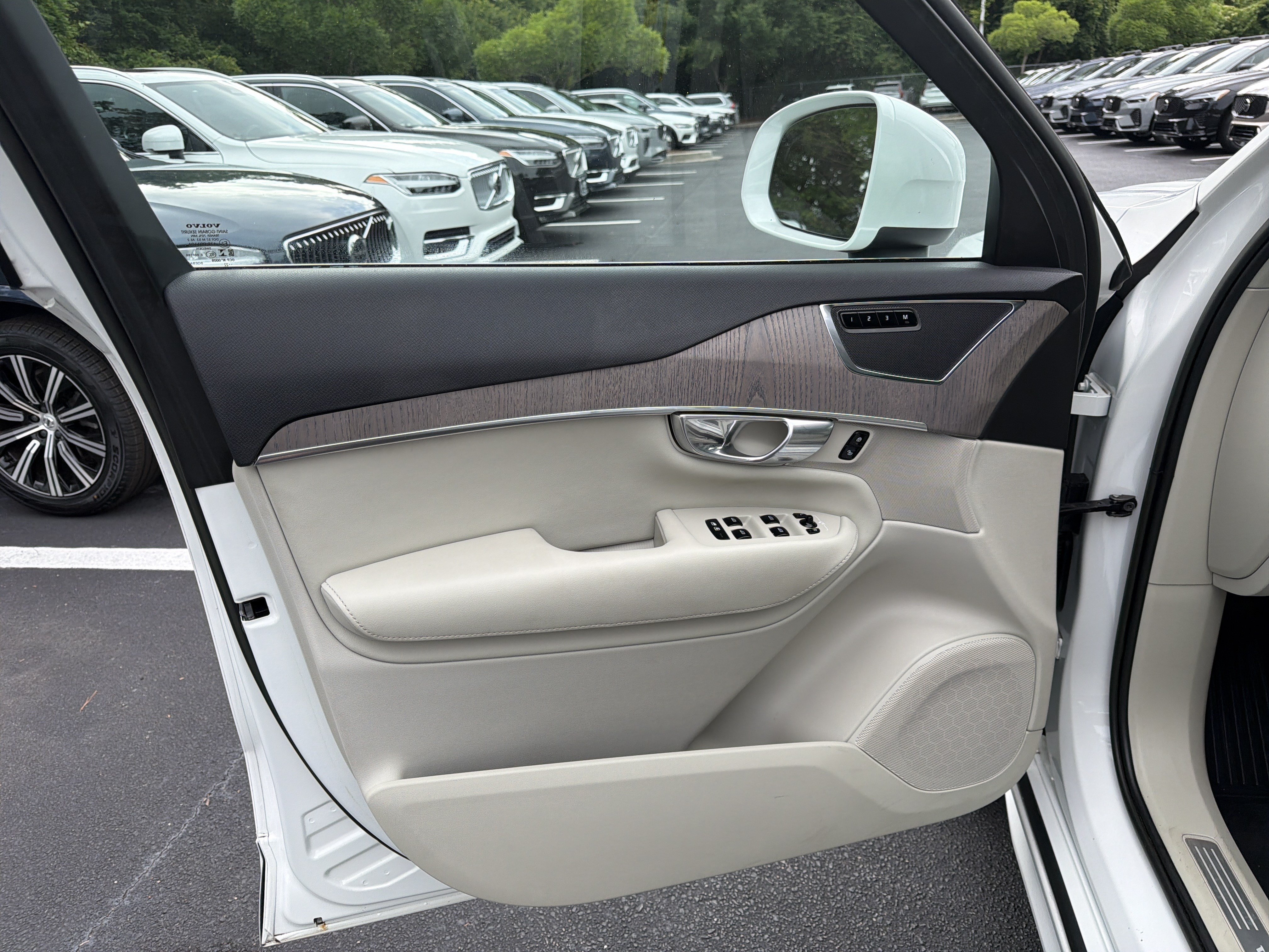 Certified 2023 Volvo XC90 B6 Core AWD/4WD image 14