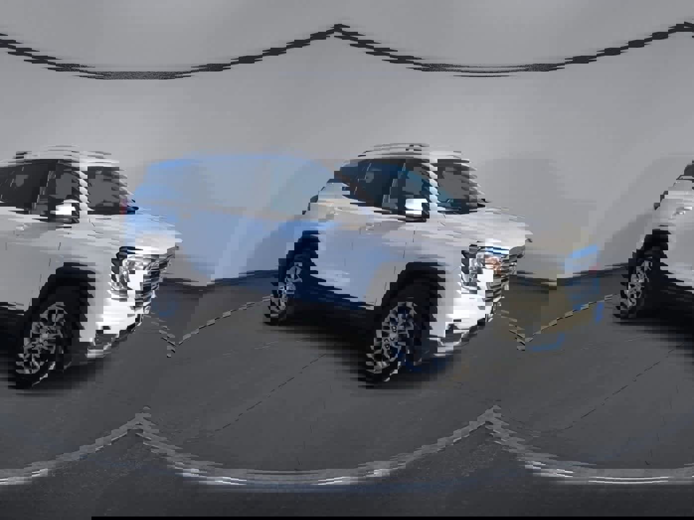 Used 2022 GMC Terrain SLT w/ Infotainment Package II image 2