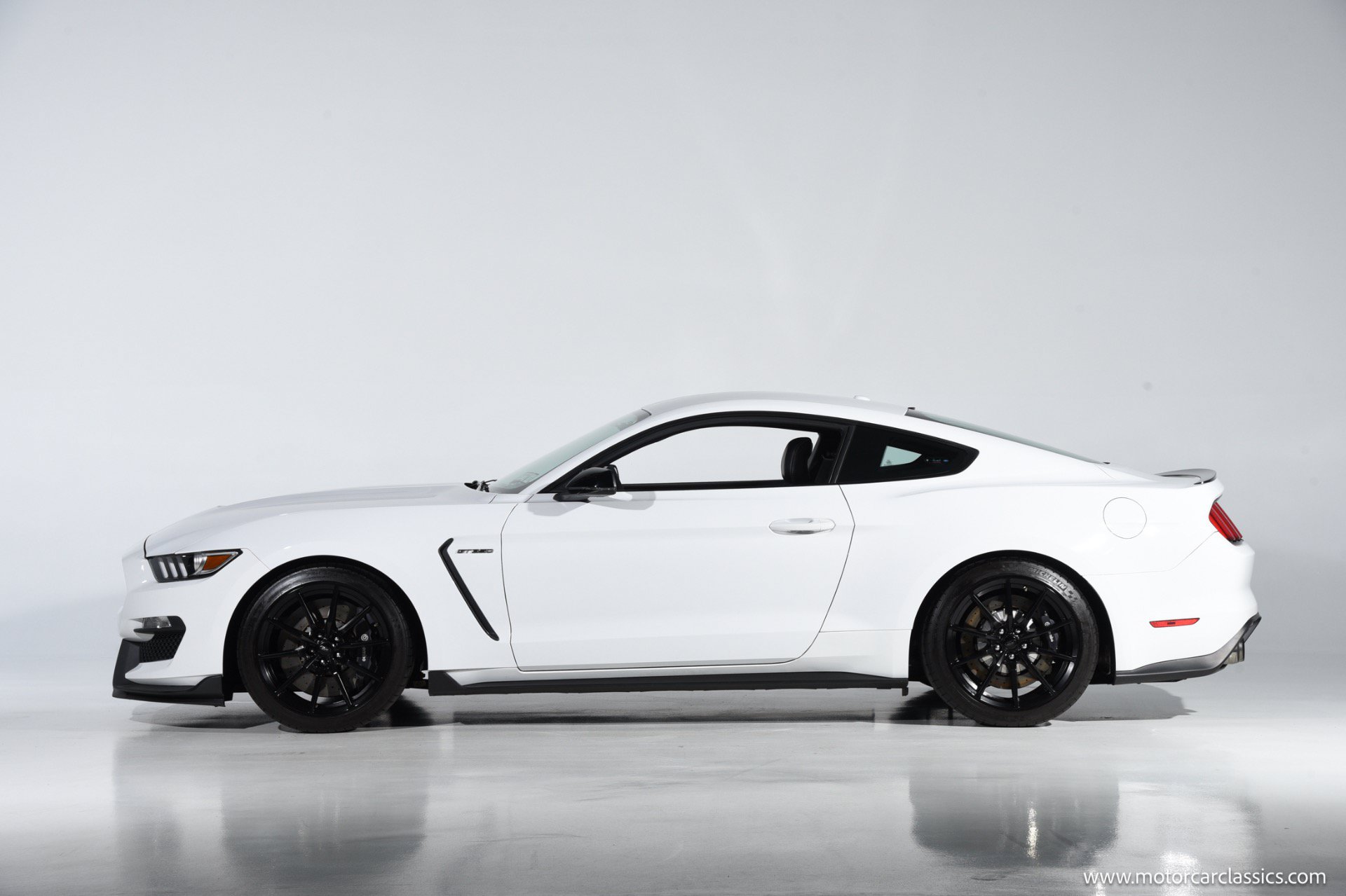 Used 2016 Ford Mustang Shelby GT350 w/ Technology Package RWD image 7