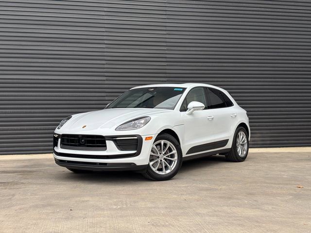 Used 2025 Porsche Macan AWD/4WD image 1