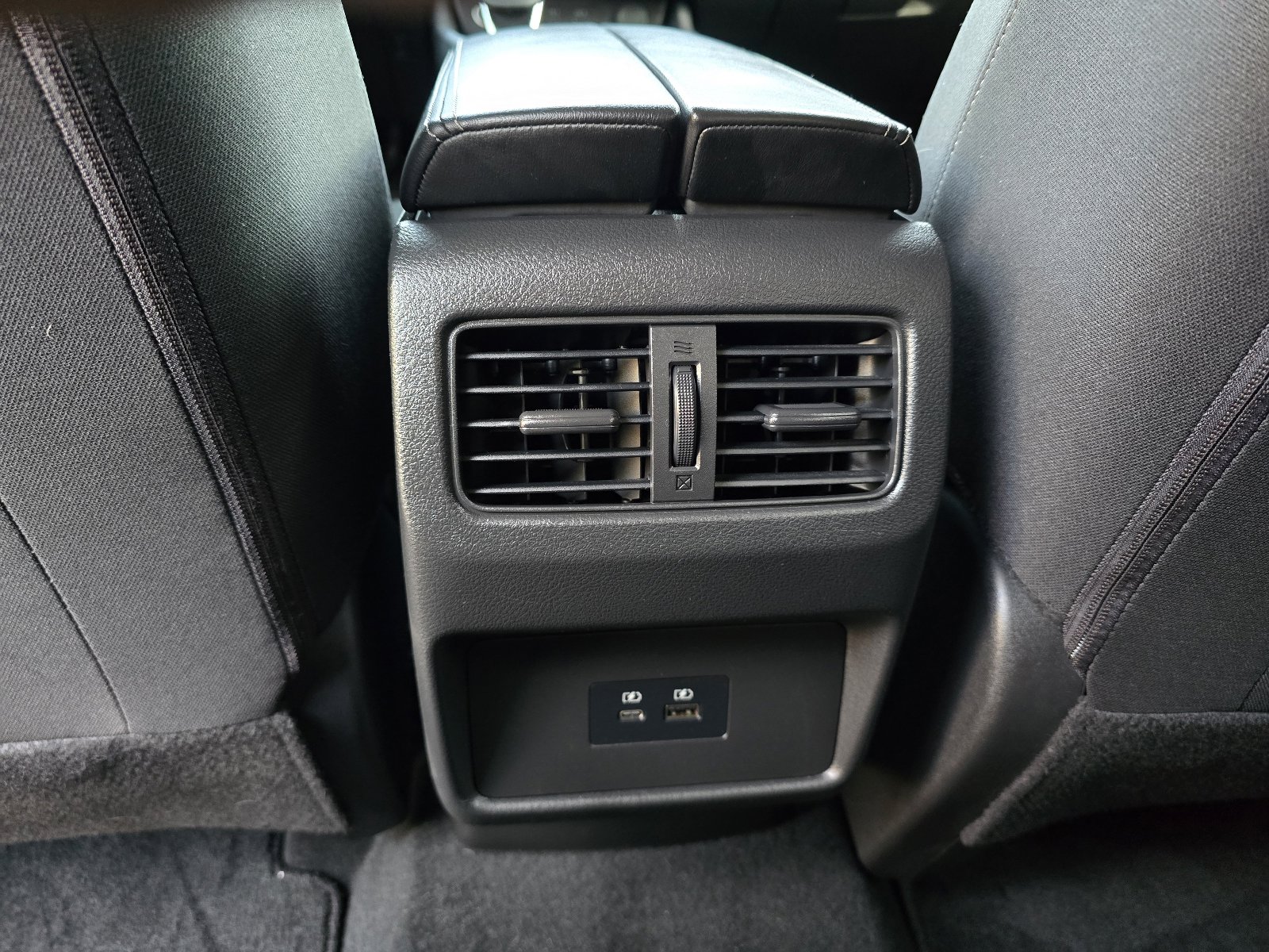 Used 2023 Nissan Rogue SV AWD/4WD image 24