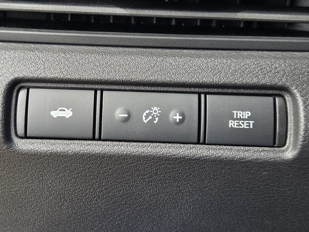 Used 2024 Nissan Altima 2.5 SV FWD image 25