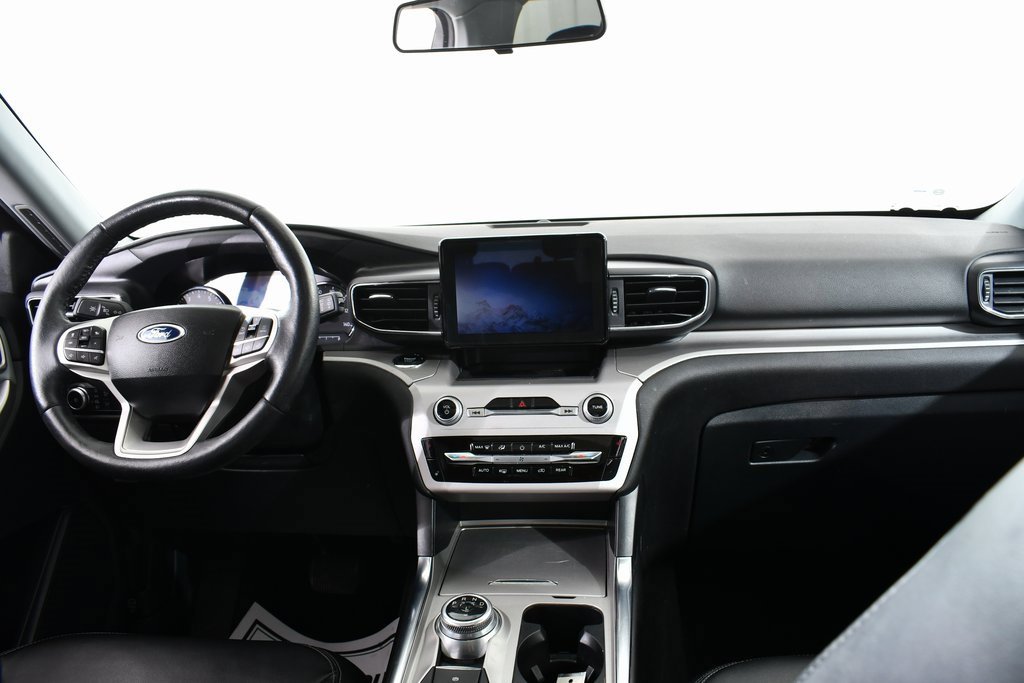 Used 2023 Ford Explorer XLT w/ Equipment Group 202A image 7