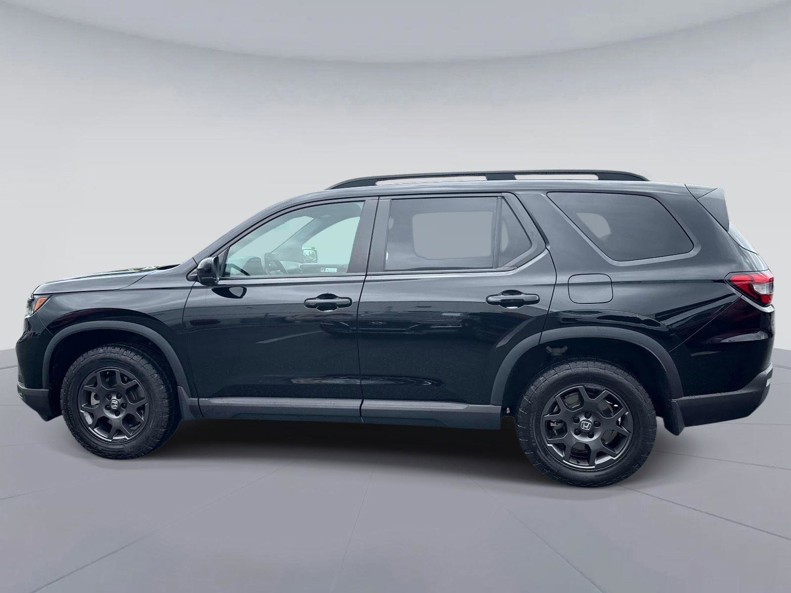 Certified 2023 Honda Pilot TrailSport image 7