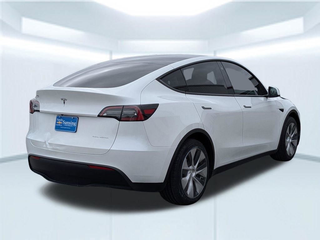 Used 2023 Tesla Model Y Long Range image 5