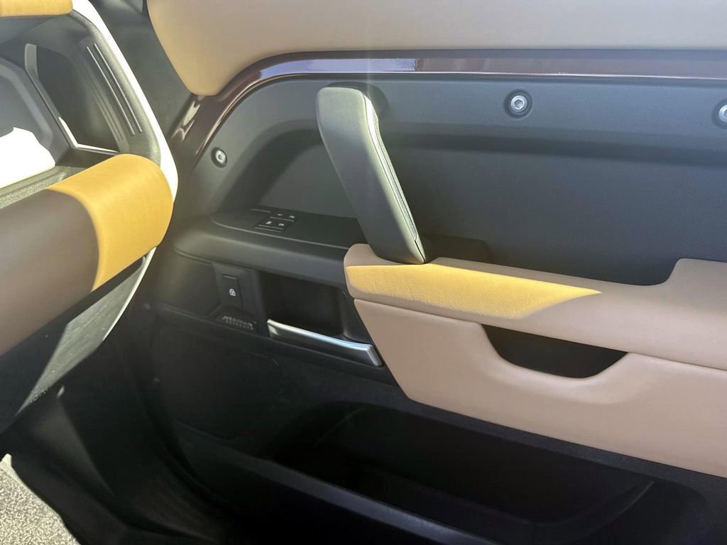 New 2025 Land Rover Defender 130 X-Dynamic SE image 22