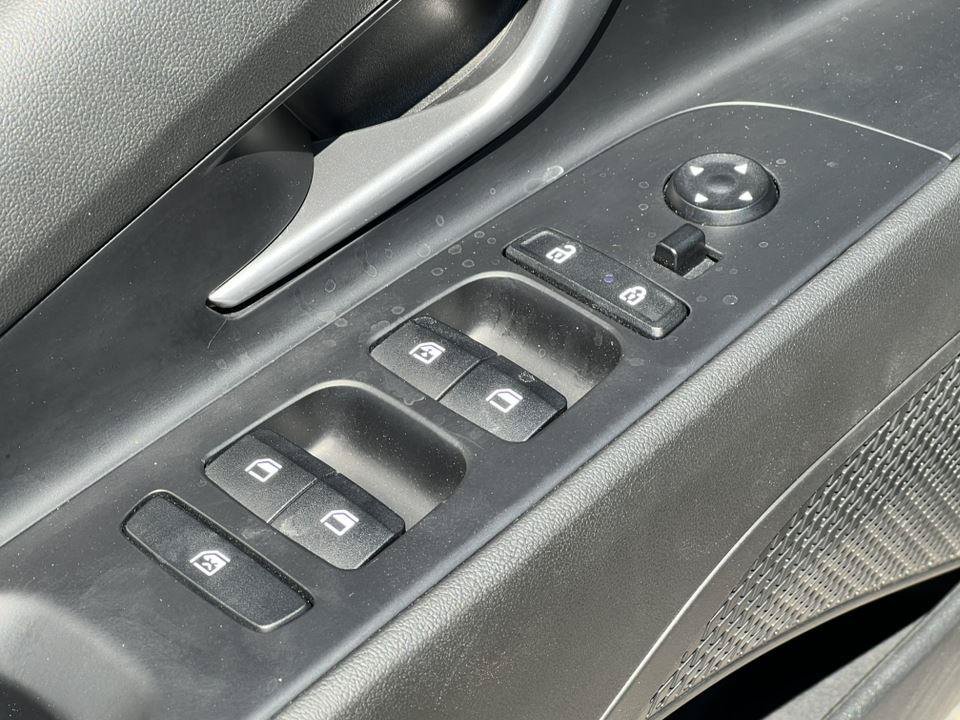 Used 2023 Hyundai Elantra SEL FWD image 11
