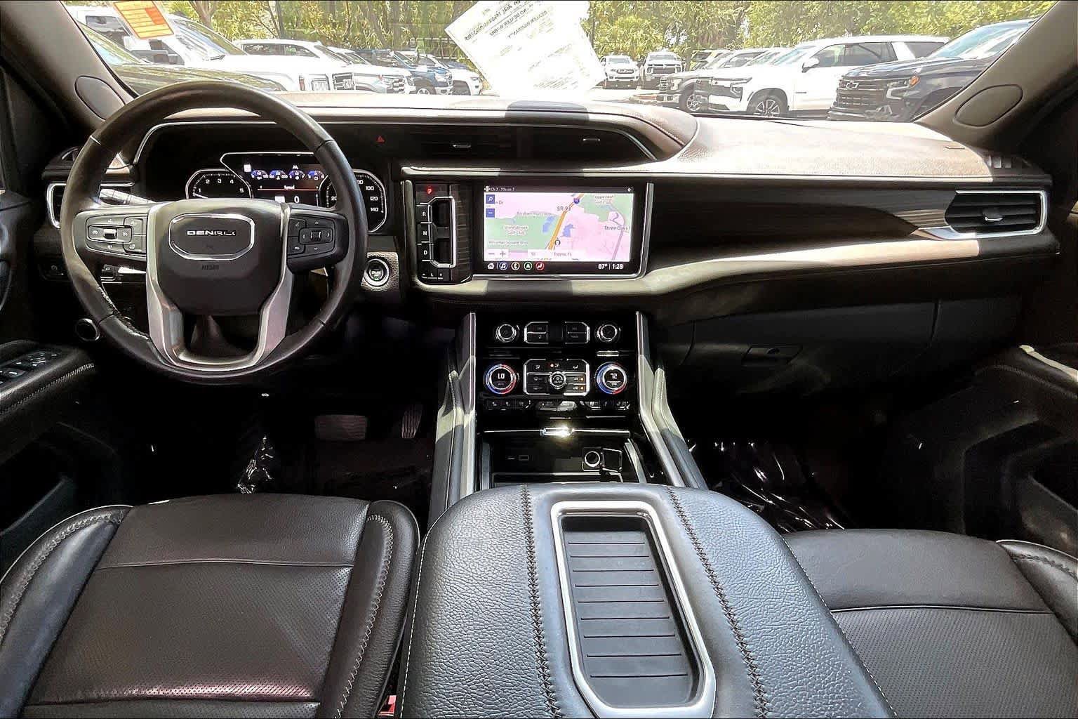 Used 2021 GMC Yukon Denali w/ Denali Premium Package RWD image 15