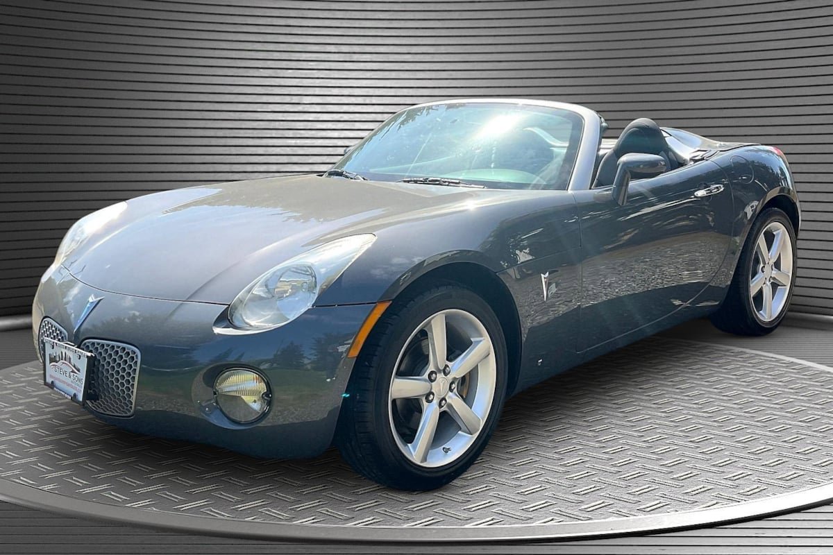 Used 2009 Pontiac Solstice Convertible w/ Preferred Package RWD image 3