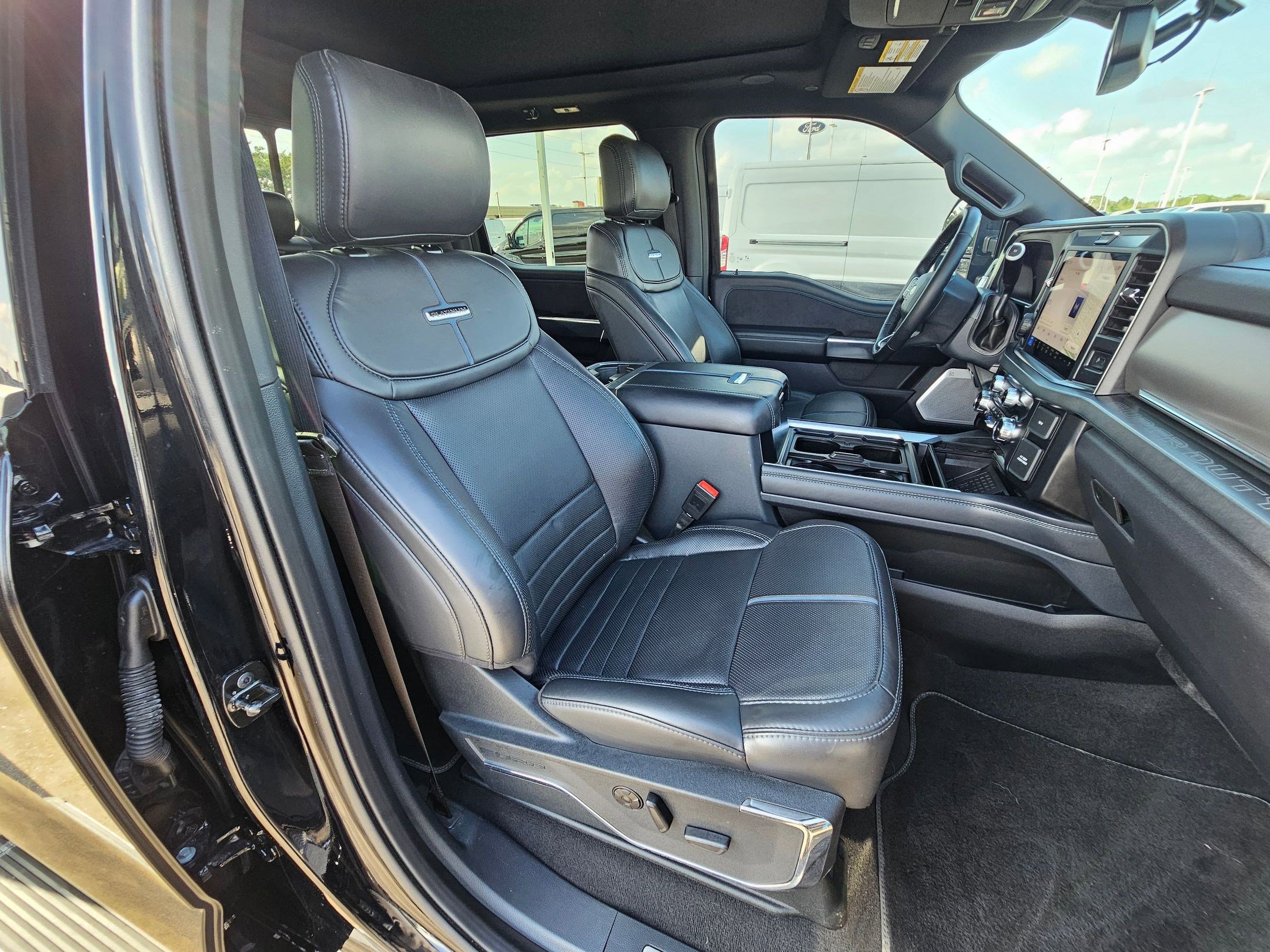 Used 2025 Ford F450 Platinum image 31