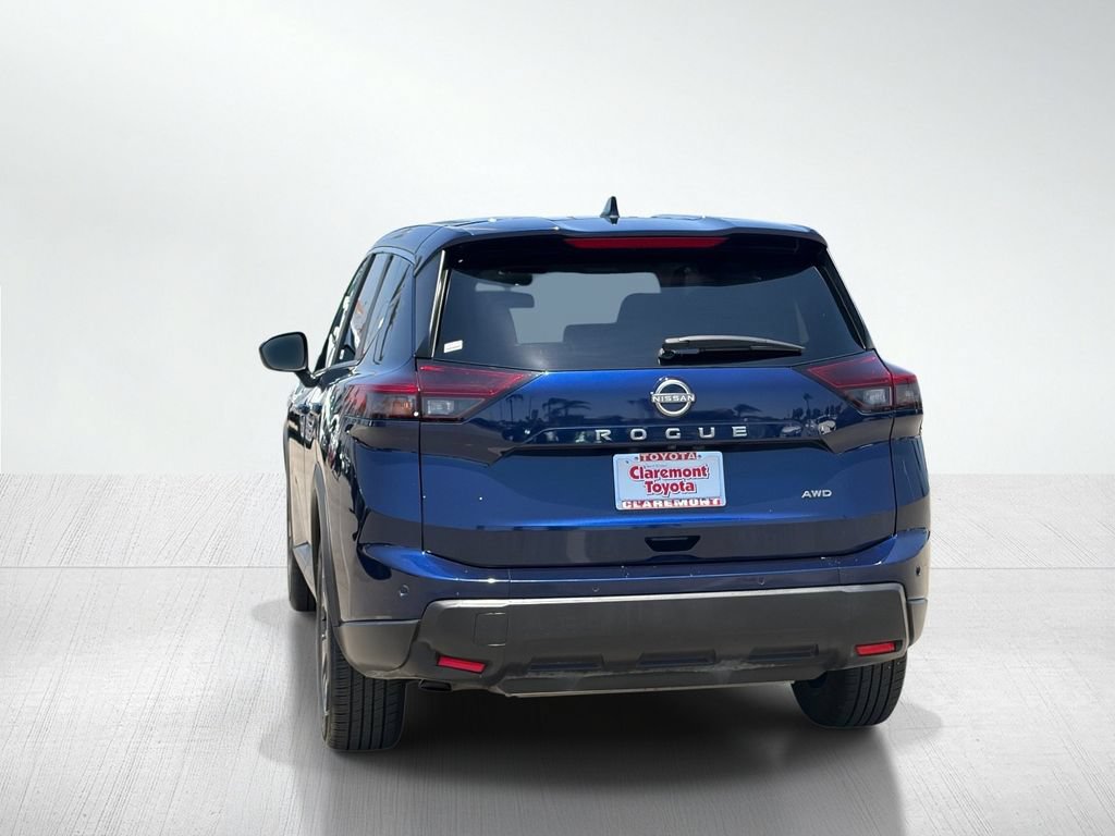 Used 2025 Nissan Rogue SV AWD/4WD image 6