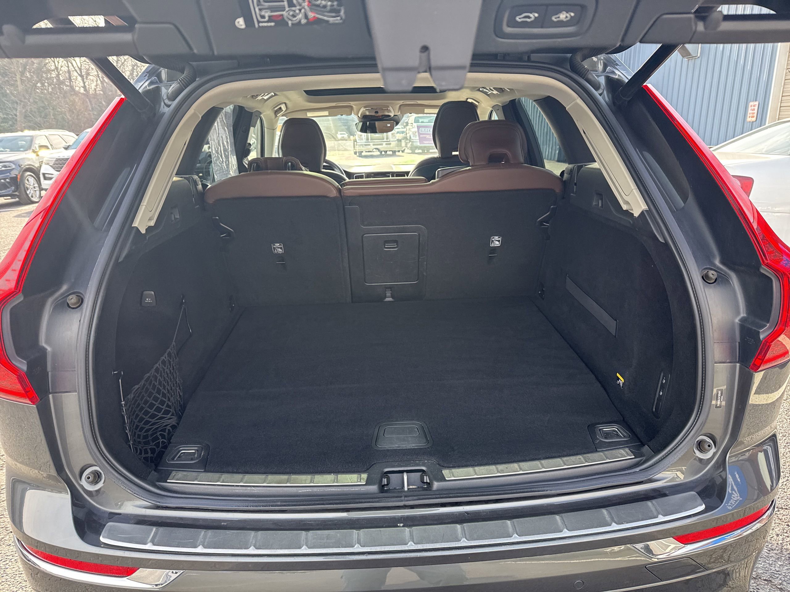 Used 2019 Volvo XC60 T8 Inscription w/ Advanced Package image 16