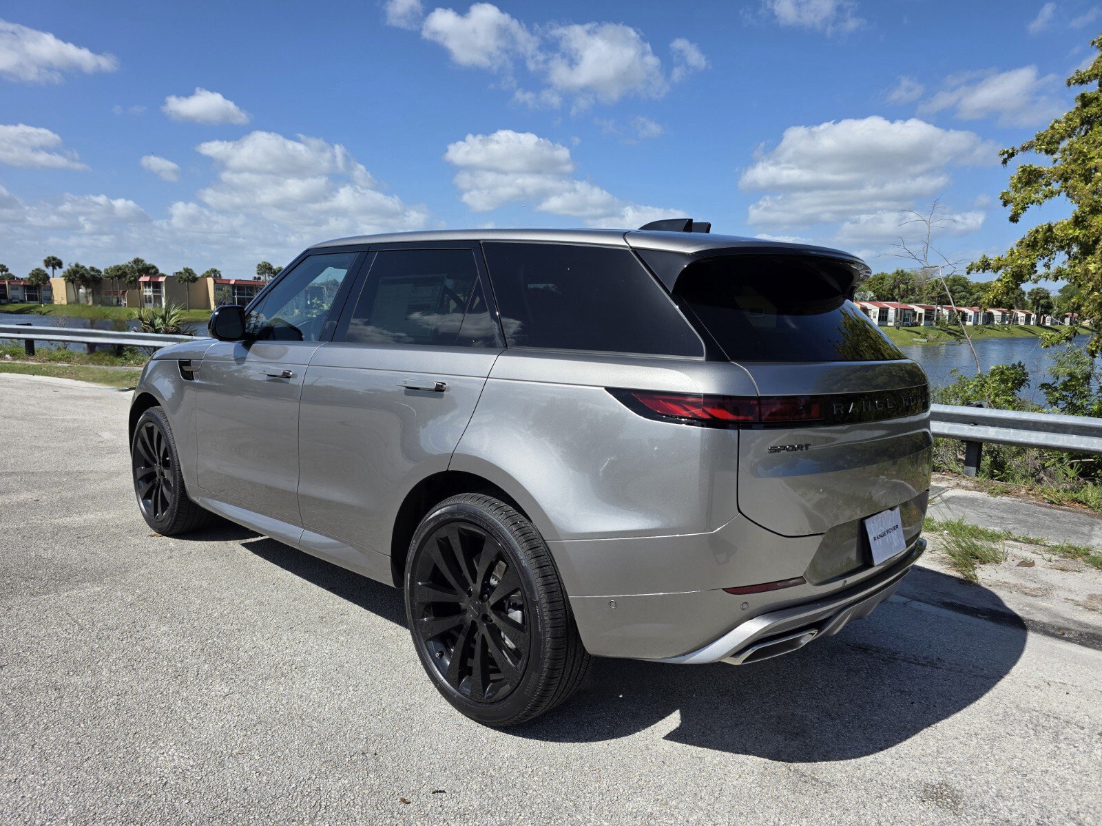 Used 2026 Land Rover Range Rover Sport Dynamic SE AWD/4WD image 2