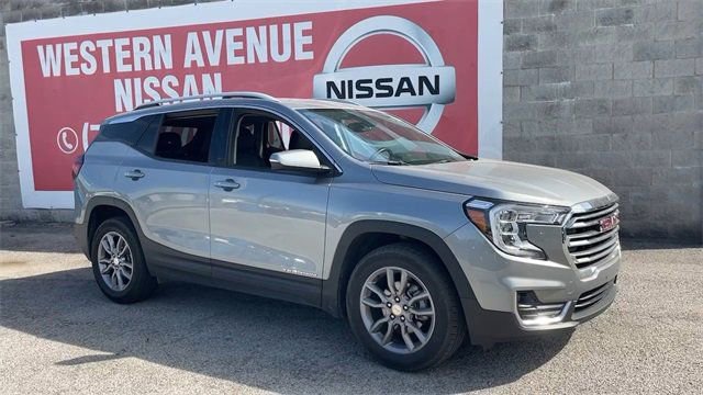 Used 2024 GMC Terrain SLT image 3