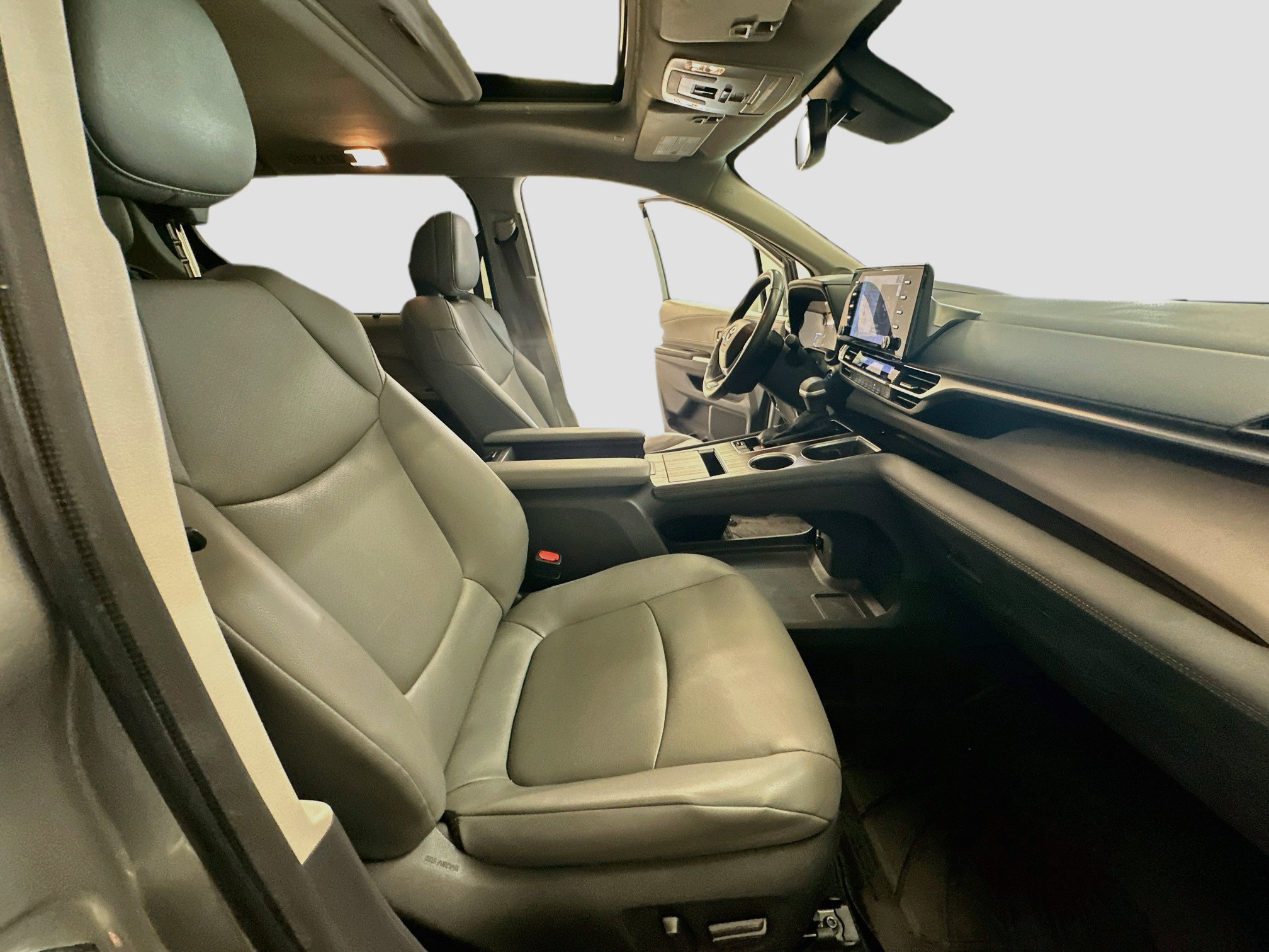 Used 2024 Toyota Sienna XLE w/ XLE Plus Package AWD/4WD image 34