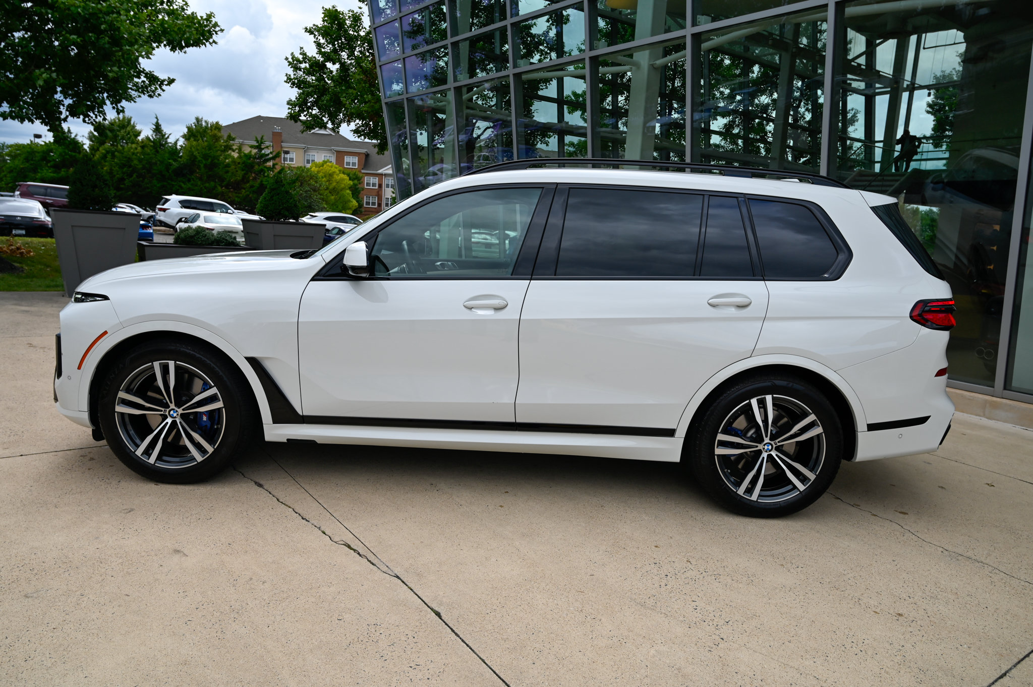 Used 2023 BMW X7 xDrive40i w/ Executive Package AWD/4WD image 8