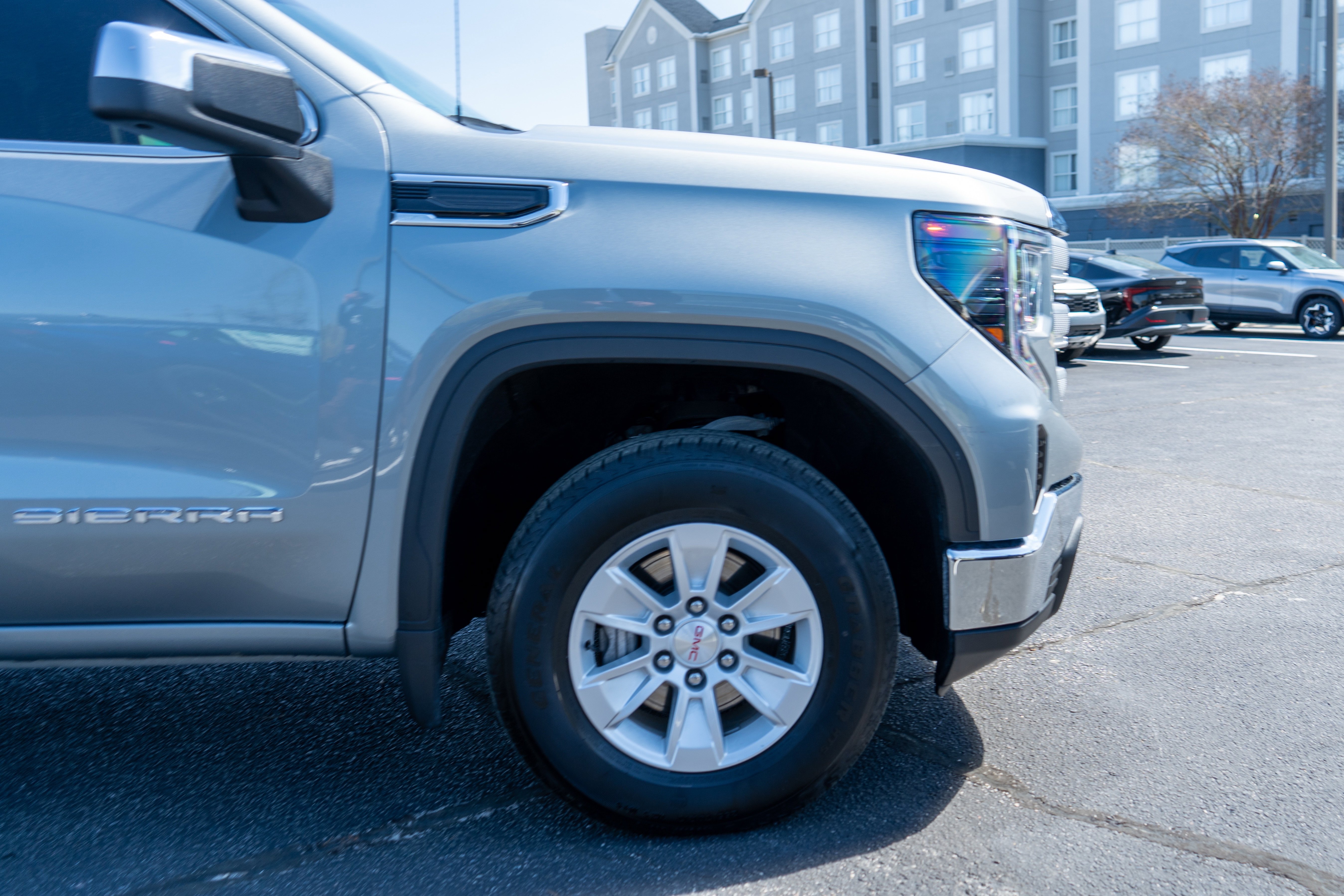 Used 2024 GMC Sierra 1500 SLE AWD/4WD image 12