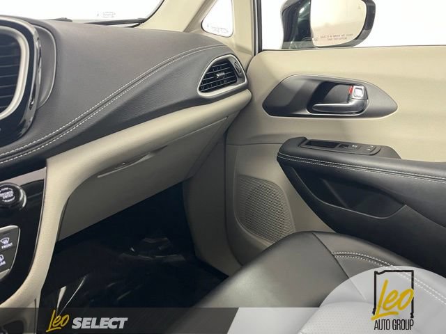 Used 2024 Chrysler Pacifica Touring-L AWD/4WD image 27