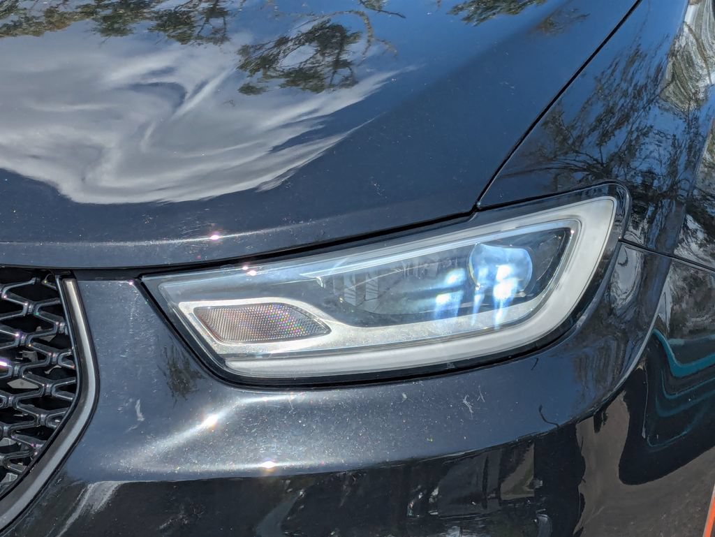 Used 2025 Chrysler Pacifica Limited FWD image 10