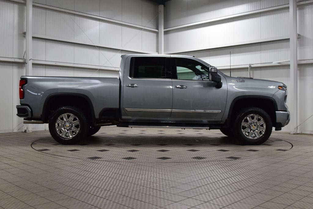 New 2026 Chevrolet Silverado 2500 High Country w/ High Country Premium Package AWD/4WD image 9