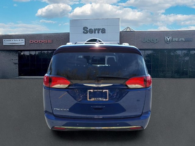 Used 2018 Chrysler Pacifica Touring-L Plus FWD image 6