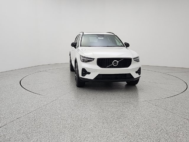 Certified 2025 Volvo XC40 B5 Ultra AWD/4WD image 2