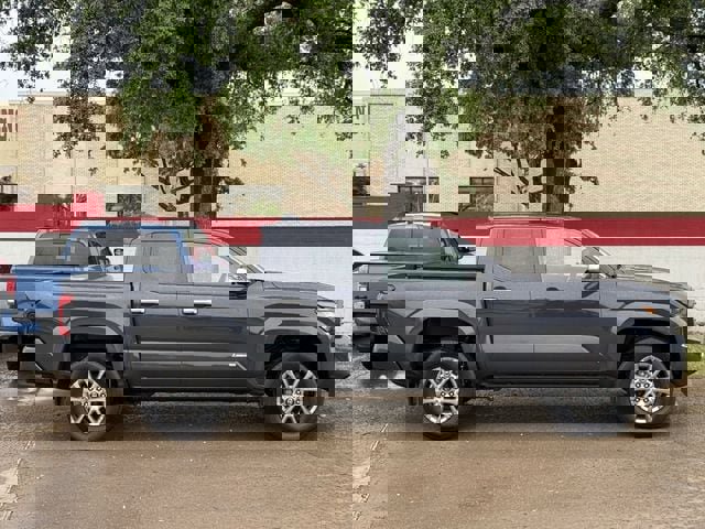 Used 2024 Toyota Tacoma Limited w/ Limited Package (LT) image 3