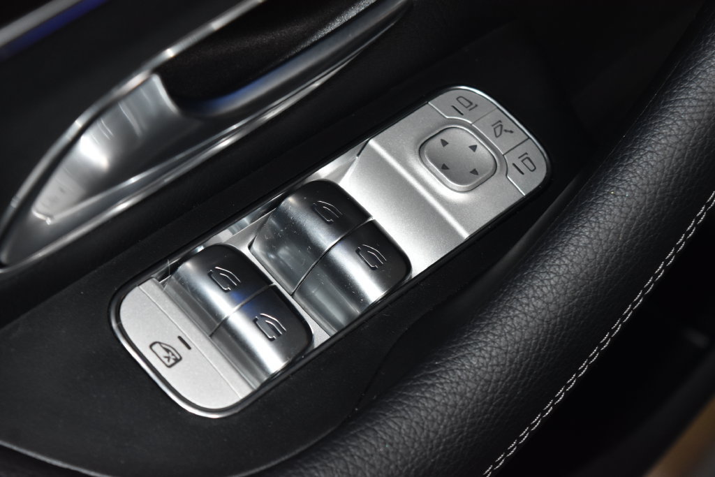 Certified 2024 Mercedes-Benz GLE 350 4MATIC image 6