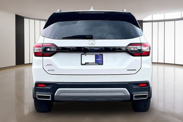 Certified 2025 Honda Pilot Touring image 5