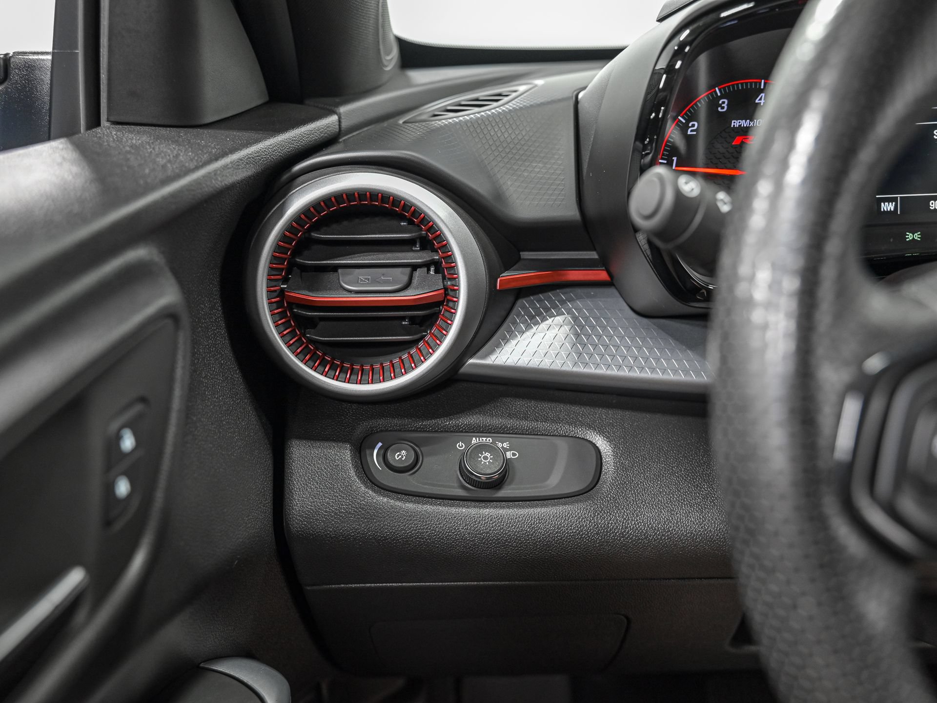 Used 2025 Chevrolet Trax RS w/ Driver Confidence Package FWD image 19