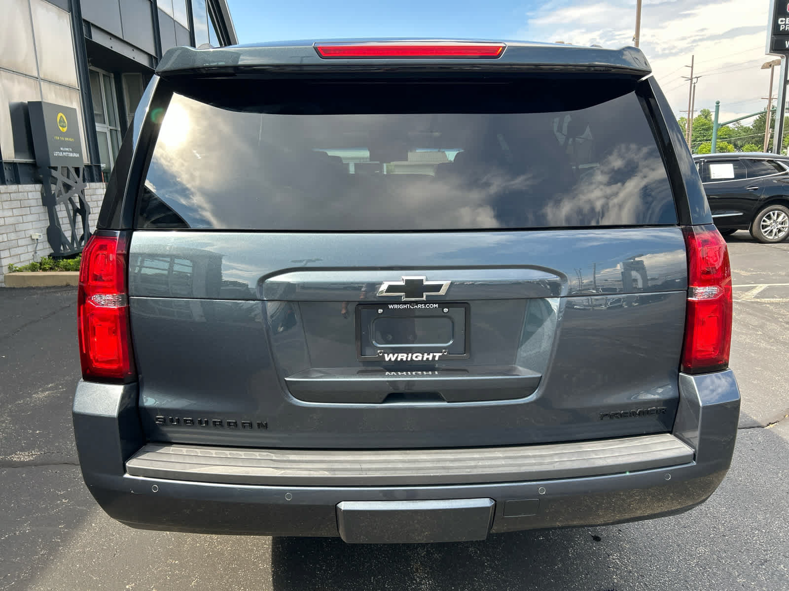 Used 2019 Chevrolet Suburban Premier AWD/4WD image 18