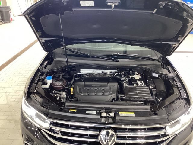 Used 2024 Volkswagen Tiguan SEL R-Line AWD/4WD image 16