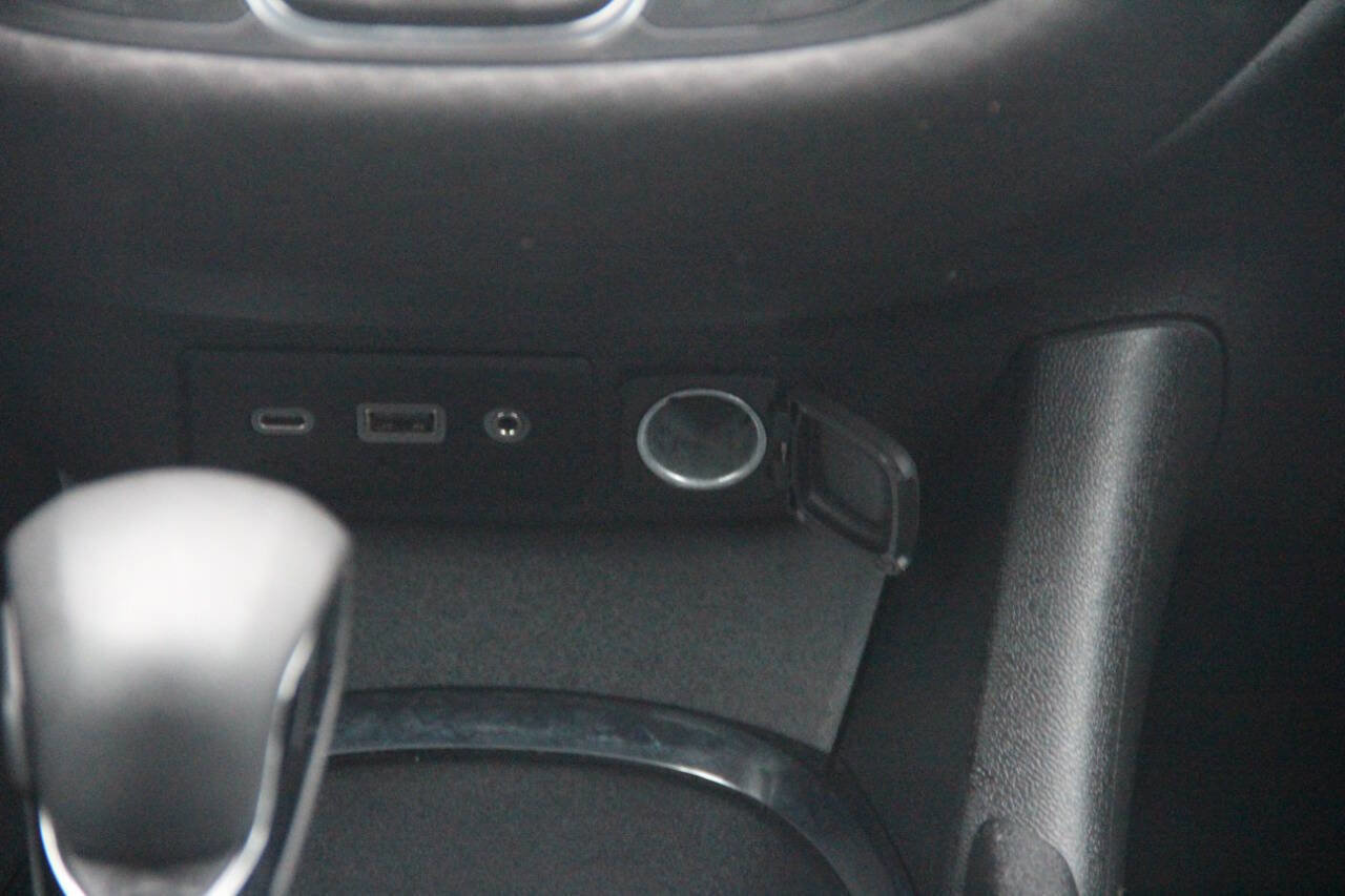 Used 2023 Chevrolet Malibu LT image 16