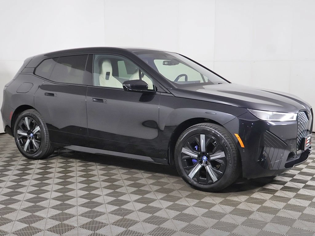 Used 2024 BMW iX xDrive50 w/ Premium Package AWD/4WD image 17