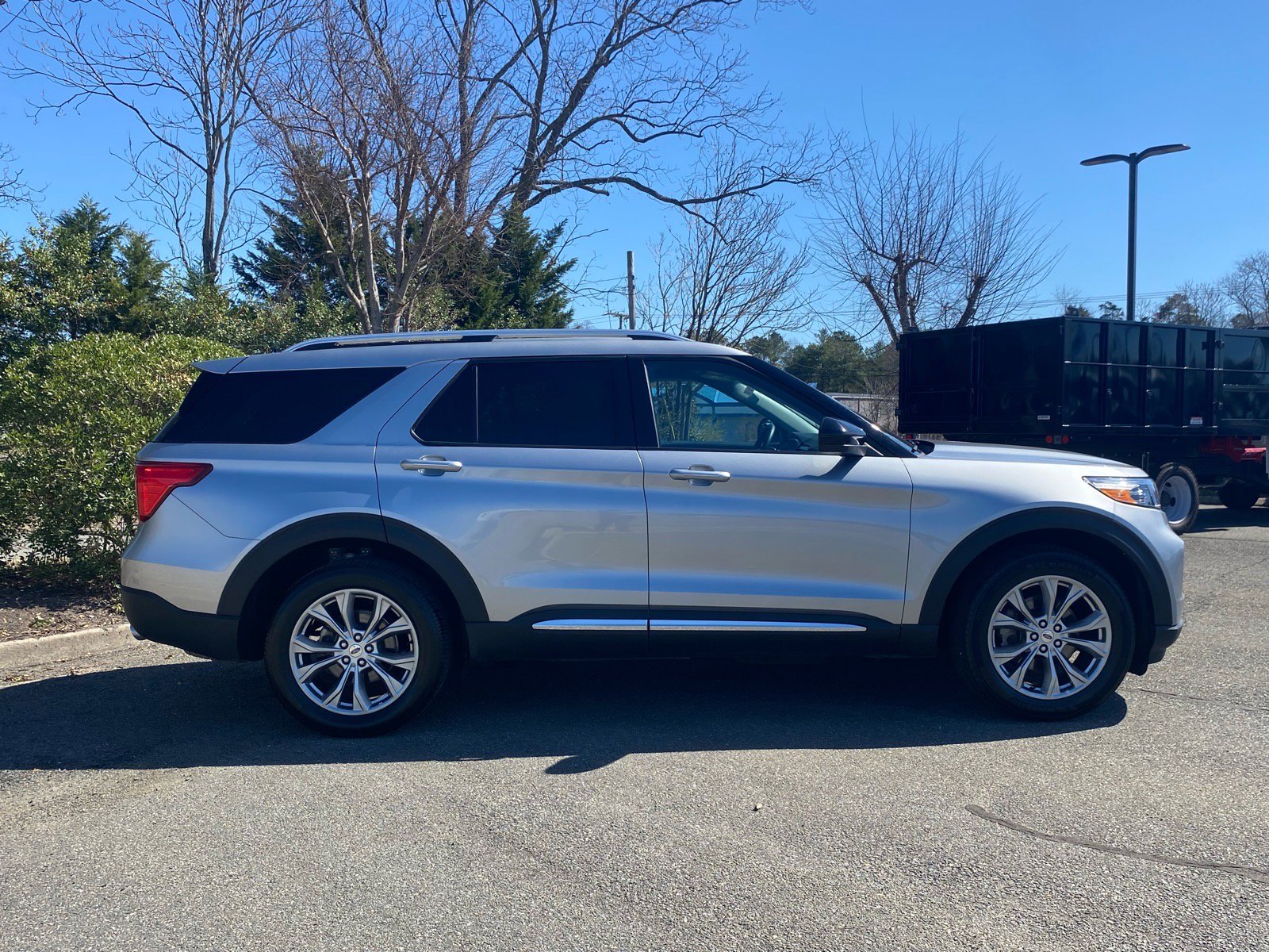 Certified 2023 Ford Explorer Limited AWD/4WD image 3