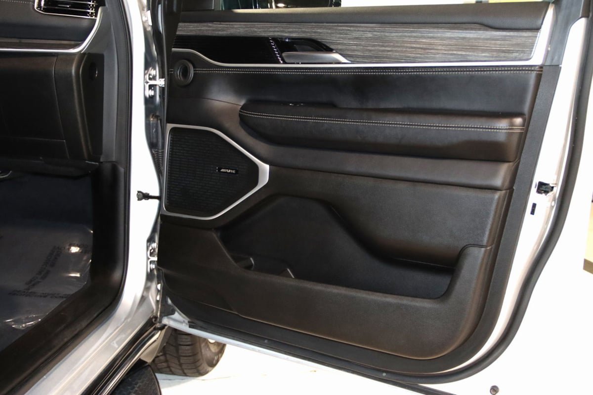 Used 2024 Jeep Wagoneer L Series II w/ Flexible Seating Group AWD/4WD image 56